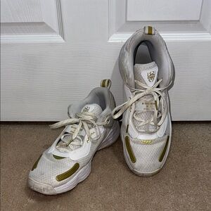 Men’s White and Gold Adidas Donovan Mitchell Basketball Athletic Shoes Sz 11.5